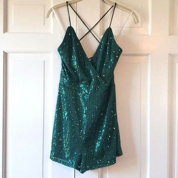 LULUS GREEN SEQUIN ROMPER HOLIDAY FESTIVE SEXY OPEN BACK SURPLICE SIZE MEDIUM - Picture 1 of 13